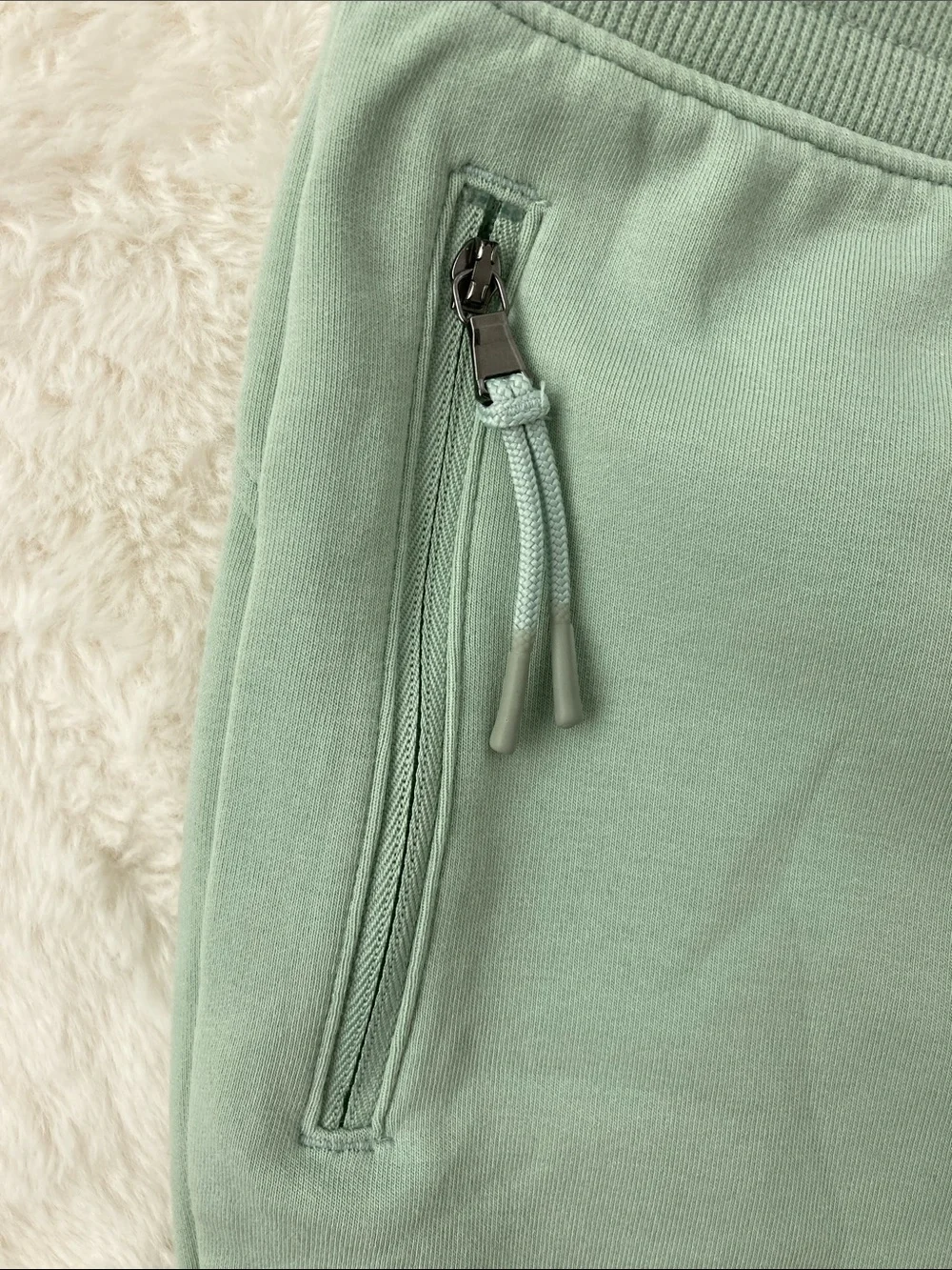 SALE! 50% Off Old Navy Kids Sage Green Zip-Pocket Jogger Sweatpants Size L 10-12
